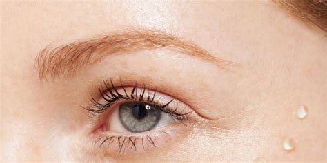 Dry Eyelids Causes And Remedies According To Dermatologists