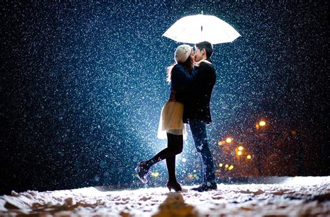 Couple Love Kiss Snow Umbrella Wallpaper Hd Wallpapers