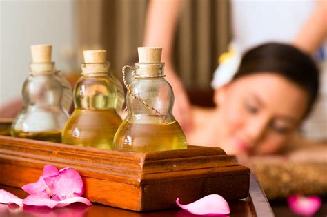 Did You Know You Can Use Essential Oils To Give An Aromatherapy Massage