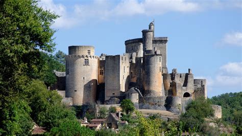 A picture perfect rural location for nature lovers or those looking to explore its rich, beautiful heritage and medieval architecture. Opt for slow tourism and camp in Lot et Garonne ...