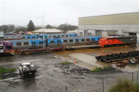 Edi Comeng Carriages 517m 1117t And 439m Among Those Awaiting Scrapping At The Bendigo Rail