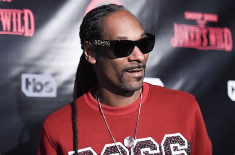 Последние твиты от snoop dogg (@snoopdogg). Snoop Dogg Calls Out Donald Trump in New Song 'Make ...