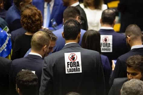 Deputados Protestam Contra Lula Durante Posse Na C Mara Fora Ladr O