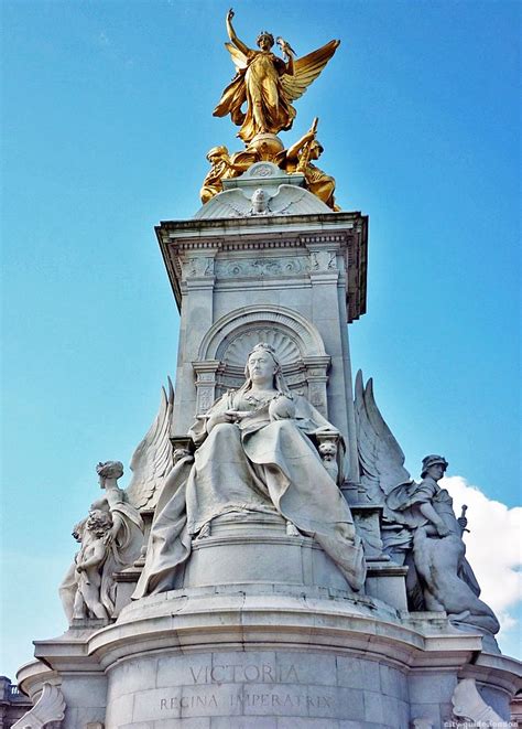 Queen Victoria Memorial Outside Buckingham Palace Victoria Building