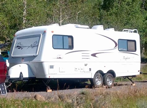 2005 Used Bigfoot 25B25RQ Travel Trailer in Utah UT