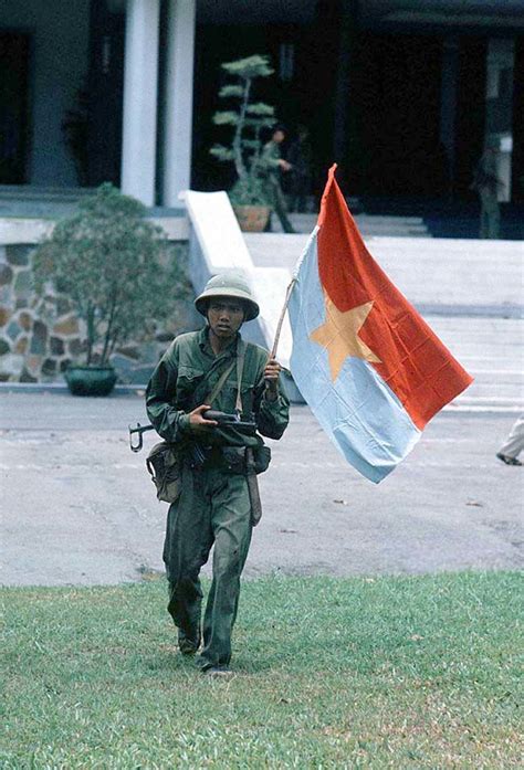Fall Of Saigon 1975 Vietnam 1975 War Of Vietnam Saigon Flickr