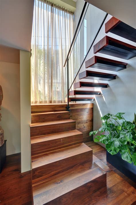25 Modern Staircase Landing Decorating Ideas To Get Inspired