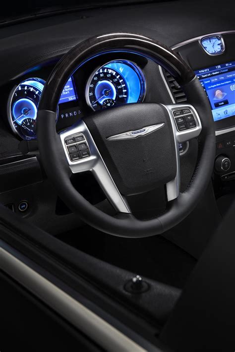 El Interior Del Chrysler 300 Auto Cars