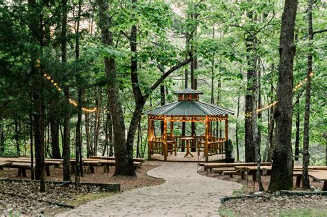 Visit this rustic and lace venue at www.thecabinatthelodge.com and facebook @the cabin at the lodge. 581A1218 - Cabin At The Lodge | Hayden, Alabama
