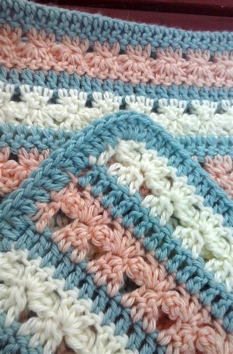 Free Pattern Fantastically Cute Blanket With Little Flower Rows