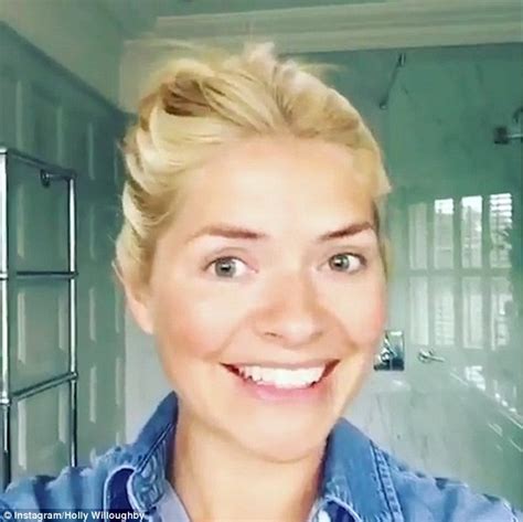 Holly Willoughby Shows Off Glowing Complexion In Make Up Free Instagram Video Daily Mail Online