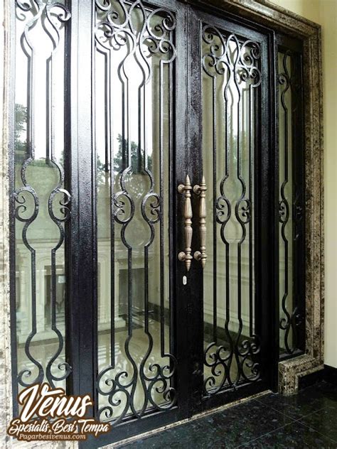 Contoh desain pintu rumah dari besi terbaru 2019 desain sumber : Contoh Pintu Besi Minimalis - Pagar Rumah