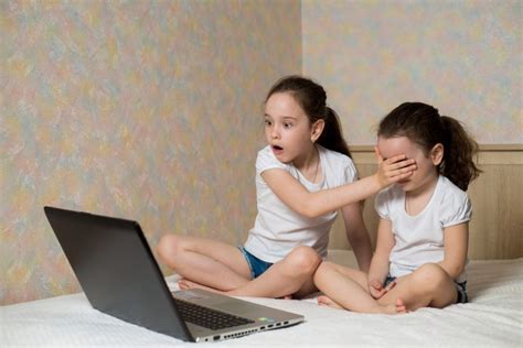 Little Girl Protects His Sister From Watching Inappropriate Content