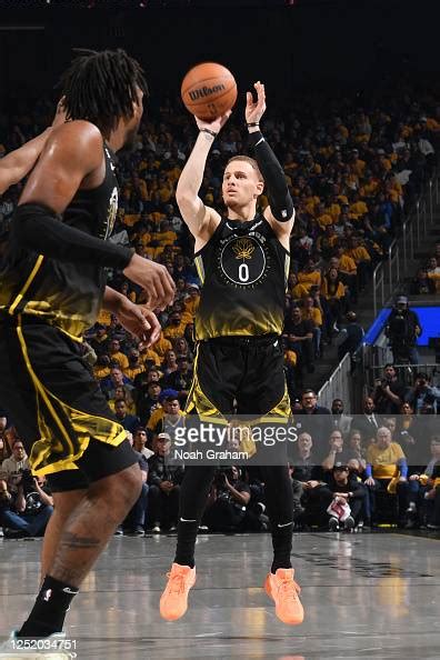 Donte Divincenzo Of The Golden State Warriors Shoots The Ball During