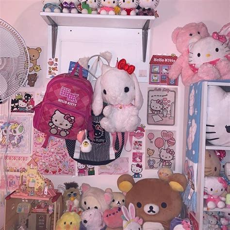 Pick any hello kitty wallpaper you like to download. 𝖇𝖚𝖌𝖒𝖊𝖆𝖙#𝓋𝒾𝓃𝓉𝒶𝑔𝑒 in 2020 | Hello kitty bedroom, Pretty ...