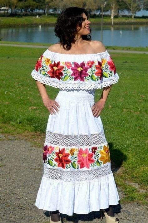 Pin By Carmen Ozuna On Woooooow Traditional Mexican Dress Mexican Dresses Mexican Outfit