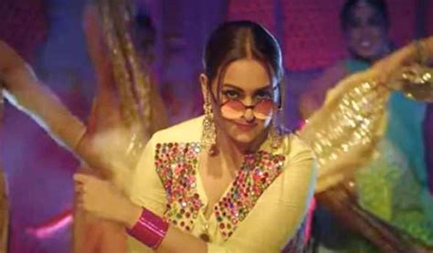 Khandaani Shafakhana First Song Out Sonakshi Burns The Dance Floor In Koka Dynamite News