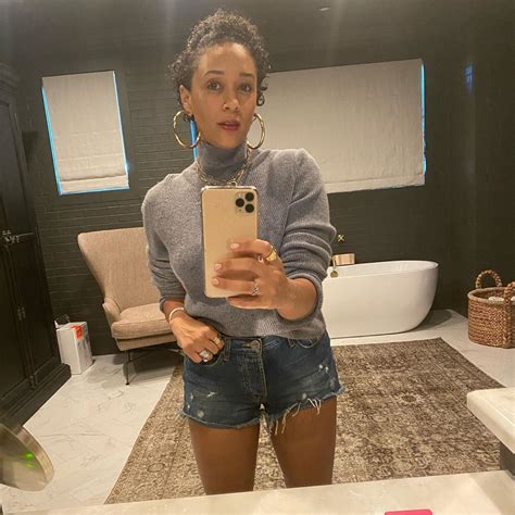 Tia Mowry Shows Off Pound Weight Loss After Babe Cairos Birth In Sexy Selfie The US Sun