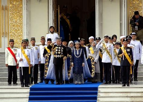 Sultan ibrahim ibni almarhum sultan iskandar (jawi: Belantan: DAULAT TUANKU..! DIRGAHAYU Sultan Johor Tuanku ...
