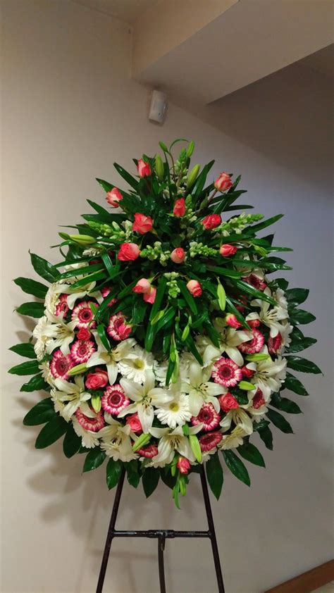 Pin By Susana Pinto On Coroas Funeral Funeral Flower Arrangements