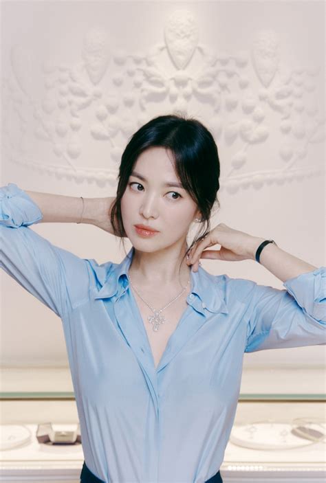 ソン・ヘギョ「女神の美しさの仕上げにショーメのジュエリー」 Chosun Online 朝鮮日報