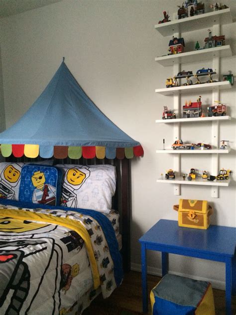 The very idea of a lego themed room in itself seems to automatically suggest order and uniformity! Boys bedroom with ikea shelf to display legos | Kids room ...