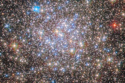 Hubble Space Telescope Views The Scattered Stars Of Globular Cluster