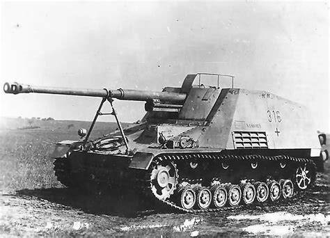 German Nashorn Heavy Tank Destroyer Plastic Model Military Vehicle
