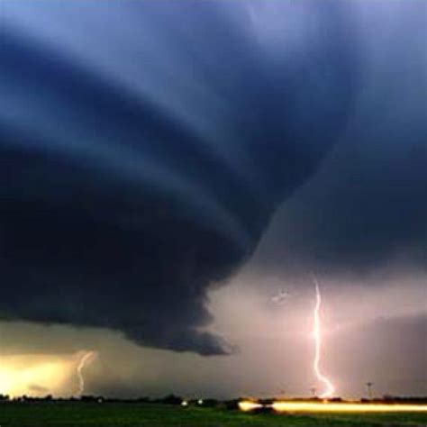 Mike Hollingshead Has Been Taking Amazing Photographs Of Tornadoes And