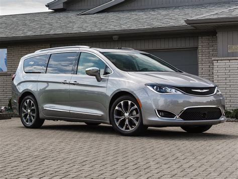 2018 Chrysler Pacifica Review Pricing And Specs