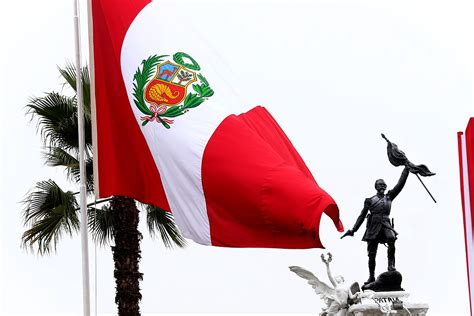 Día De La Bandera Del Perú ¿recuerdas Cuales Fueron Sus 3 Diseños