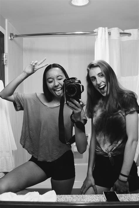 Hotel Bathroom Mirror Selfies With Friends Igpin Sarenaseeger Little Mix Mirror Selfie
