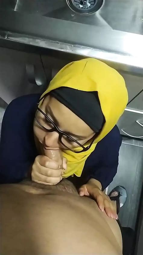 Pakistani Arab Woman Is Spied On In The Kitchen And Ends Up Fucking Her Egyptian Stepson Xhamster