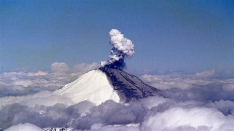 Photos The Eruption Of Mount St Helens On May 18 1980
