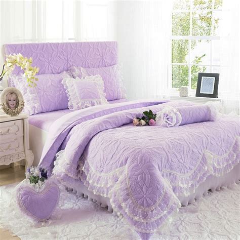 Beautiful Lavender Purple Floral Pattern Victorian Style With Quilted