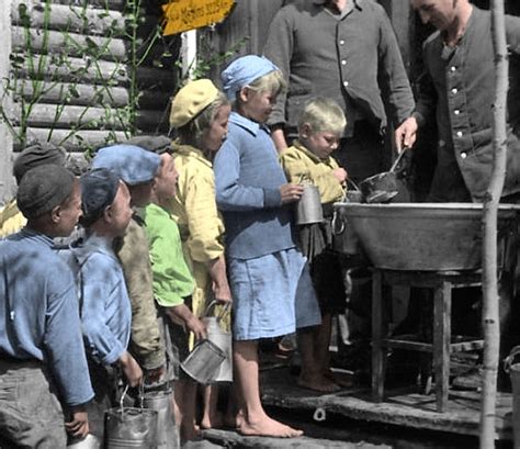 Life During World War Ii 28 Stunning Colorized Pictures Of Children