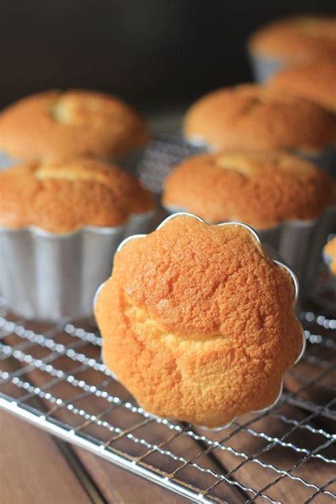 Eggs are most commonly thought of as a key ingredient in a number of savoury dishes, however they also hold an equally important place in sweet recipes. Mini egg cake. Soft, airy, light sponge cake. Learn how to make these mini cakes | rasamalaysia ...