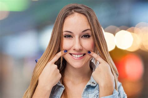 Ho i denti superiori davanti lievemente separati, piuttosto giallini ed anche un p consumati, insomma la mia dentista mi ha proposto di di rivestirli con sottilissime mascherine, mi ha mostrato anche il. Sbiancamento denti - Pulizia e sbiancamento denti ...