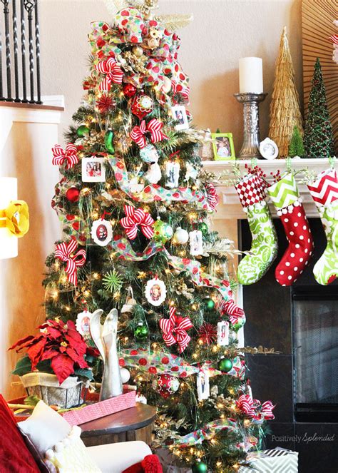 Christmas decoration list with pictures & names of the best types of christmas decor! Decorating a Christmas Tree in 10 Easy Steps