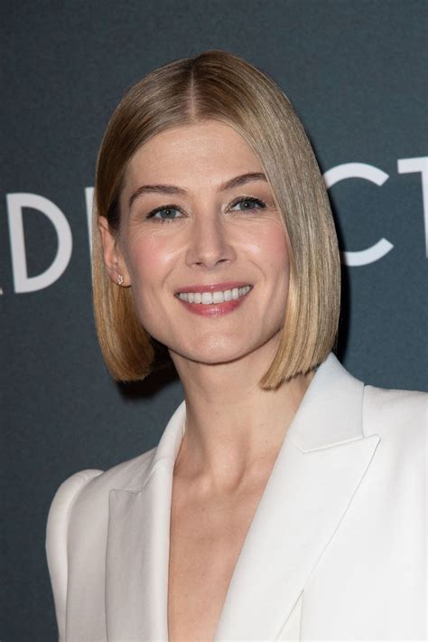 Medium Short Hair Medium Hair Styles Short Hair Styles Rosamund Pike