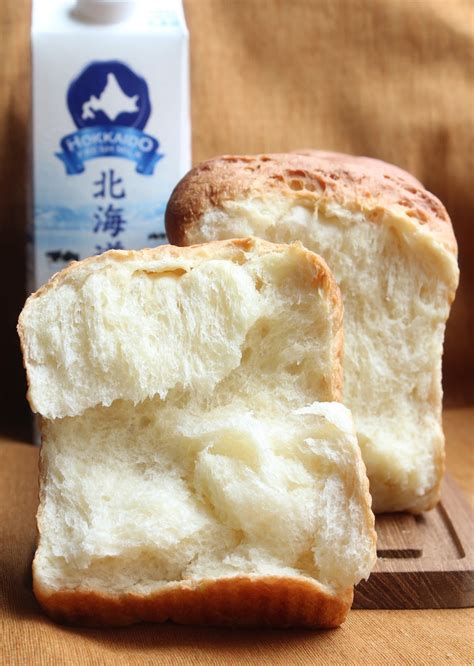 Pour paste into a medium bowl. Honey Bee Sweets: Hokkaido Milk Loaf （北海道面包）