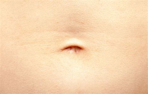 Belly Button Pain 5 Reasons Why Your Belly Button Hurts Women S Health