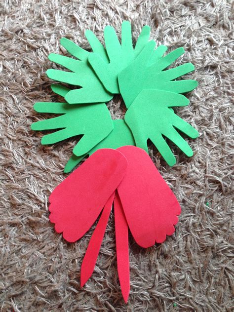 Hand And Foot Christmas Wreath Crafts Christmas Wreaths