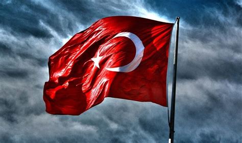 Dalgalanan Türk Bayrağı Resimleri Ay Yıldızlı Bayrağımız