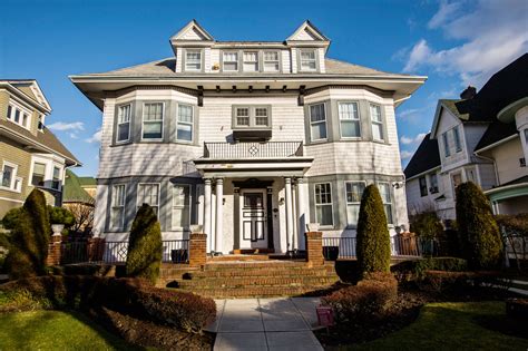 Ditmas Park For Front Porches The New York Times