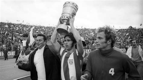 In der saison 1971/72 erzielte gerd müller für bayern münchen 40 tore. Der kicker-Countdown: 78 - Gerd Müller auch im Pokal ...