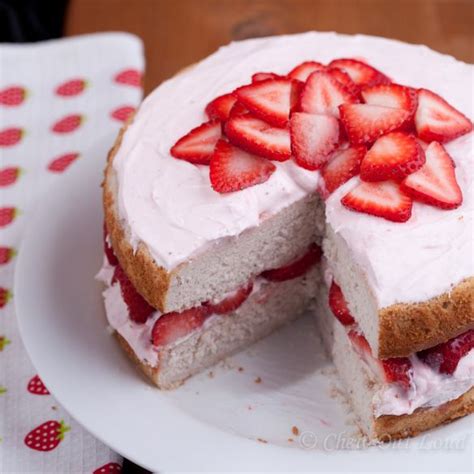 Chocolate pound cake with strawberry frosting. Fresh Strawberry Cake with Cream Cheese Frosting | Fresh ...
