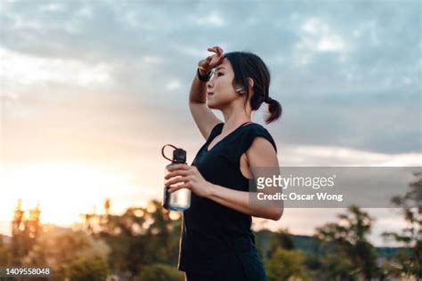 woman sweating sun photos and premium high res pictures getty images