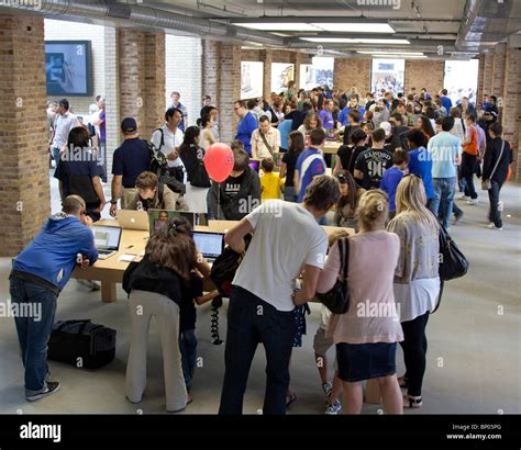 Apple Store Covent Garden London Stock Photo Alamy