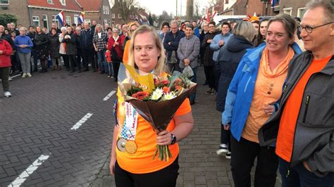 The special olympics world games will draw thousands of athletes to los angeles this weekend, each one bringing a unique story about obstacles faced and overcome. Cynthia (19) wordt als held onthaald in Hank na goud ...